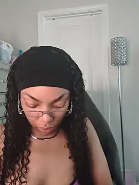 Snapshot of butterflybootyy chatting on 05.25.26 butterflybootyy online show from 05.25.26