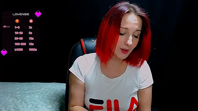 Snapshot of AgathaNoxe chatting on 12.19.24 AgathaNoxe online show from 12.19.24