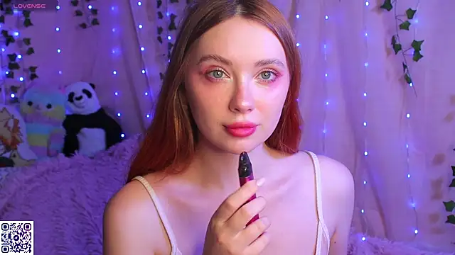 Snapshot of YourSkyAni chatting on 10.11.25 YourSkyAni online show from 10.11.25