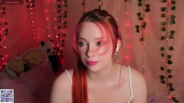 Snapshot of YourSkyAni chatting on 11.08.25 YourSkyAni online show from 11.08.25