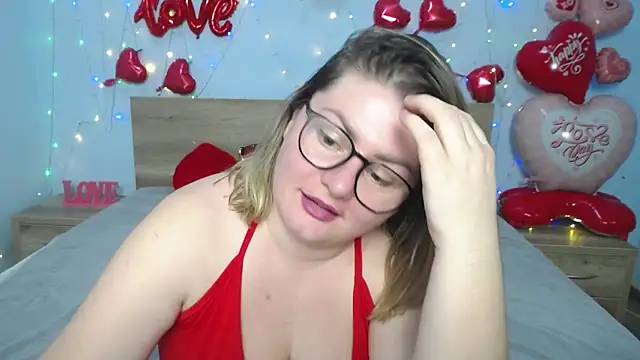 Snapshot of ZannaDreil chatting on 02.14.25 ZannaDreil online show from 02.14.25