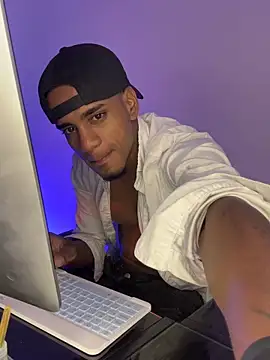 Snapshot of AaronCruz_ chatting on 05.01.26 AaronCruz online show from 05.01.26