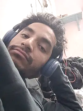 Snapshot of nskgenz chatting on 11.17.25 nskgenz online show from 11.17.25