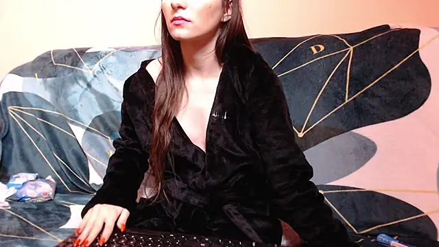 Snapshot of AlmaQueen chatting on 12.28.24 AlmaQueen online show from 12.28.24