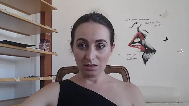 Snapshot of AskMeStandUp chatting on 09.23.25 AskMeStandUp online show from 09.23.25