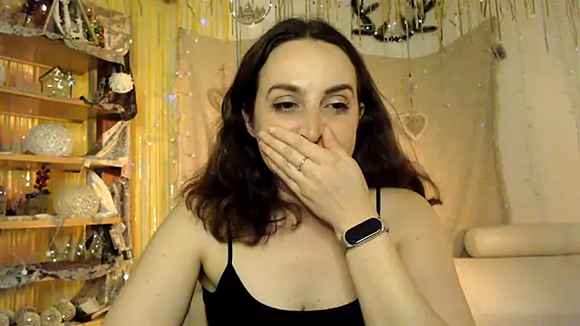 Snapshot of AskMeStandUp chatting on 02.19.26 AskMeStandUp online show from 02.19.26