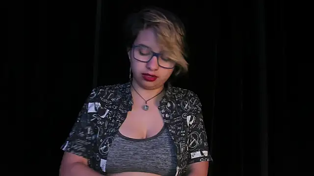 Snapshot of NovaGlitz chatting on 12.09.24 NovaGlitz online show from 12.09.24