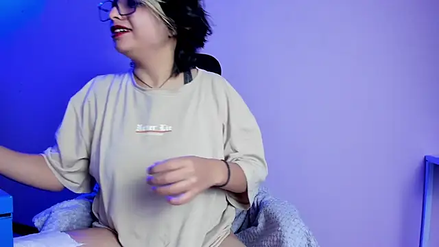 Snapshot of NovaGlitz chatting on 01.18.25 NovaGlitz online show from 01.18.25