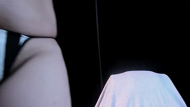 Snapshot of NovaGlitz chatting on 02.10.25 NovaGlitz online show from 02.10.25