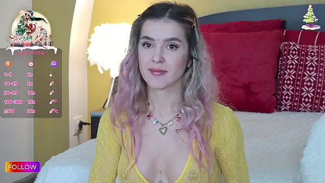 Snapshot of Sarah-Hart chatting on 12.30.24 Sarah-Hart online show from 12.30.24