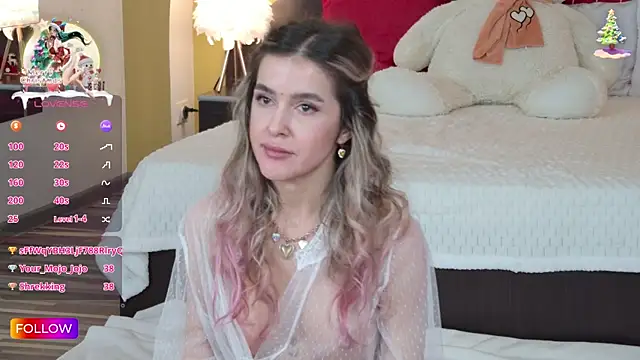 Snapshot of Sarah-Hart chatting on 12.30.24 Sarah-Hart online show from 12.30.24