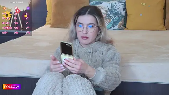 Snapshot of Sarah-Hart chatting on 01.21.25 Sarah-Hart online show from 01.21.25