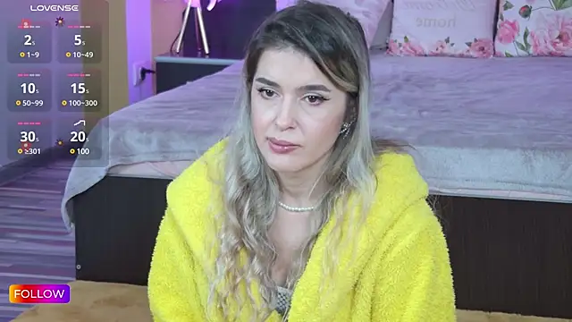 Snapshot of Sarah-Hart chatting on 02.17.25 Sarah-Hart online show from 02.17.25