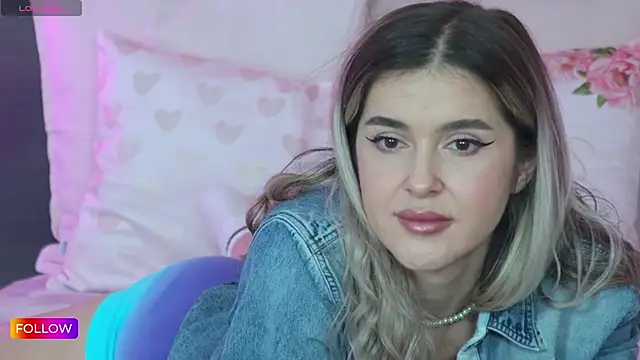 Snapshot of Sarah-Hart chatting on 02.18.25 Sarah-Hart online show from 02.18.25