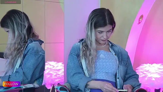 Snapshot of Sarah-Hart chatting on 02.18.25 Sarah-Hart online show from 02.18.25