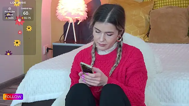 Snapshot of Sarah-Hart chatting on 02.22.25 Sarah-Hart online show from 02.22.25