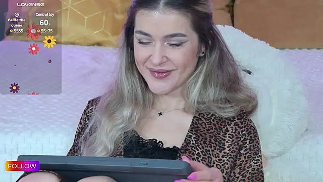 Snapshot of Sarah-Hart chatting on 02.26.25 Sarah-Hart online show from 02.26.25