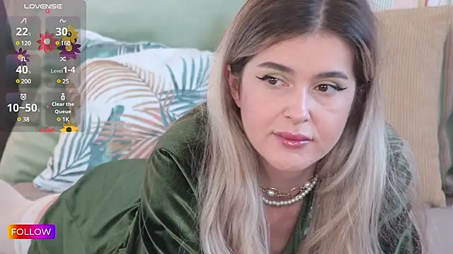 Snapshot of Sarah-Hart chatting on 03.04.25 Sarah-Hart online show from 03.04.25