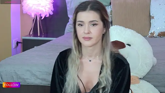 Snapshot of Sarah-Hart chatting on 03.06.25 Sarah-Hart online show from 03.06.25