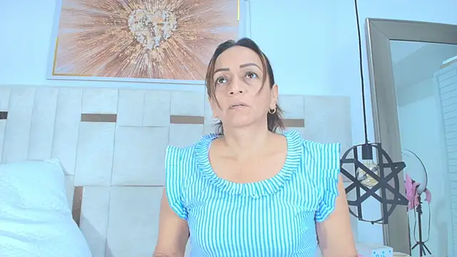 Snapshot of Hottest_Mature_ chatting on 10.11.25 Hottest Mature  online show from 10.11.25