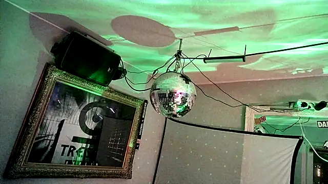 Snapshot of pillepallex84x chatting on 10.30.25 pillepallex84x online show from 10.30.25