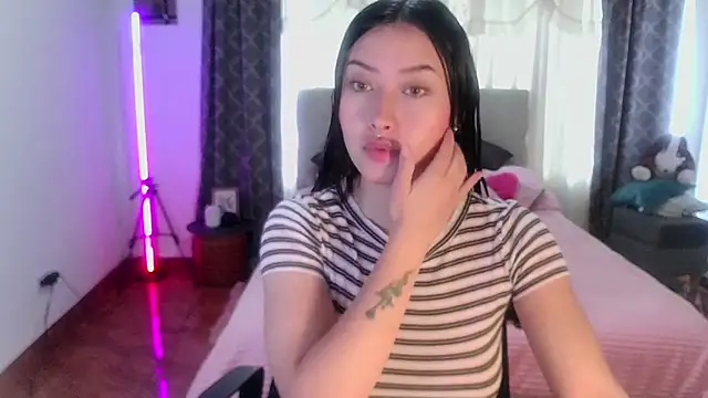 Snapshot of Emilyswan04 chatting on 03.21.25 Emilyswan04 online show from 03.21.25