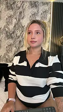 MiaPetit  online show from 10.26.25