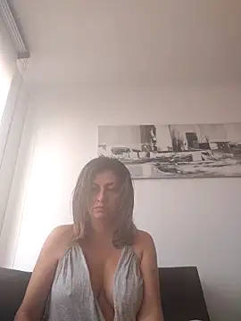 Latiinvenushot online show from 11.16.25