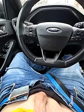 Snapshot of Titanhoott chatting on 12.20.24 Titanhoott online show from 12.20.24