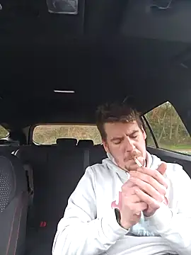 Snapshot of Titanhoott chatting on 01.04.25 Titanhoott online show from 01.04.25