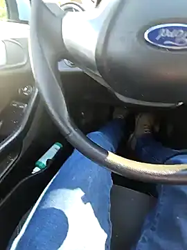 Snapshot of Titanhoott chatting on 02.18.25 Titanhoott online show from 02.18.25