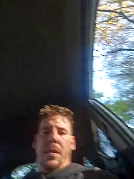 Snapshot of Titanhoott chatting on 11.04.25 Titanhoott online show from 11.04.25