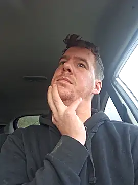 Snapshot of Titanhoott chatting on 11.17.25 Titanhoott online show from 11.17.25