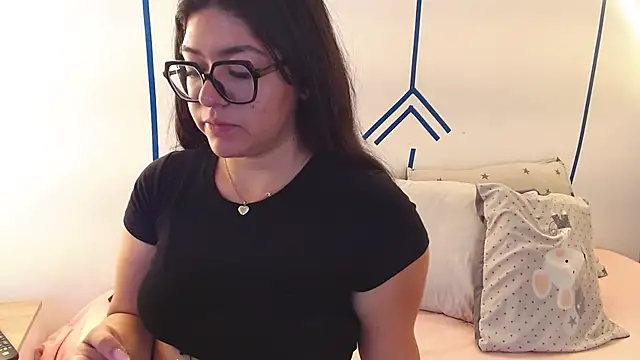 Snapshot of EsmeraldaSantoss chatting on 12.09.24 EsmeraldaSantoss online show from 12.09.24