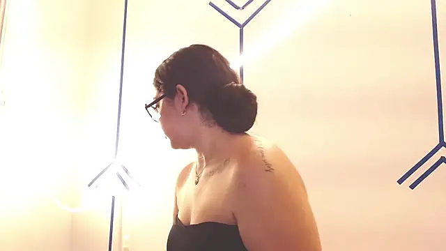 Snapshot of EsmeraldaSantoss chatting on 12.13.24 EsmeraldaSantoss online show from 12.13.24