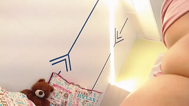 Snapshot of EsmeraldaSantoss chatting on 01.29.25 EsmeraldaSantoss online show from 01.29.25