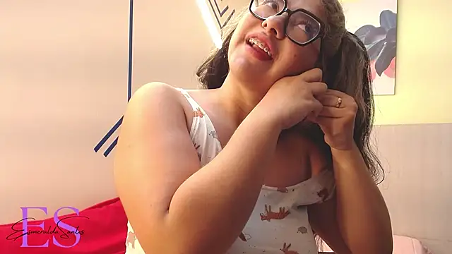 Snapshot of EsmeraldaSantoss chatting on 02.14.25 EsmeraldaSantoss online show from 02.14.25