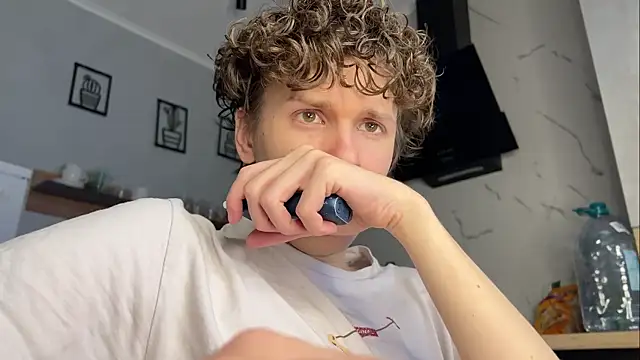 Snapshot of alyx_garden chatting on 02.28.26 alyx garden online show from 02.28.26