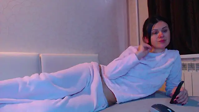 Snapshot of LeggyLover90 chatting on 12.02.25 LeggyLover90 online show from 12.02.25