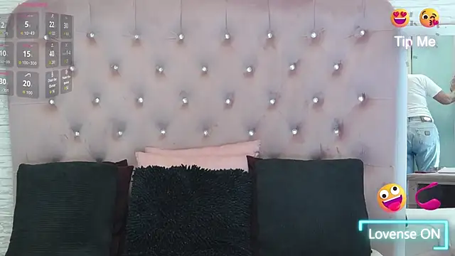 Snapshot of KikiSweet08 chatting on 09.26.25 KikiSweet08 online show from 09.26.25