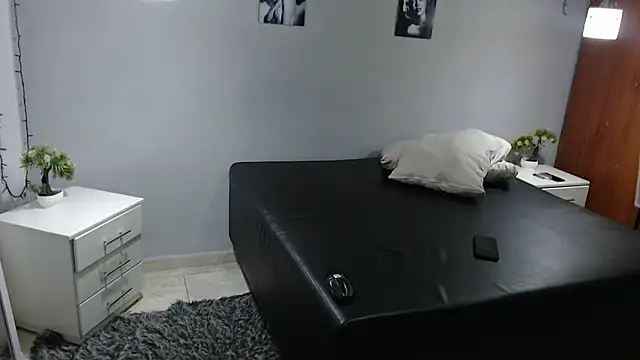 Snapshot of Kimandyuk chatting on 12.13.24 Kimandyuk online show from 12.13.24