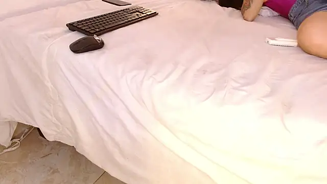 Snapshot of Kimandyuk chatting on 01.31.25 Kimandyuk online show from 01.31.25