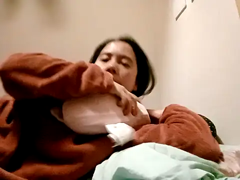 Snapshot of doggiepossession chatting on 01.31.25 doggiepossession online show from 01.31.25