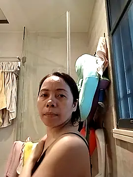 Snapshot of doggiepossession chatting on 03.10.25 doggiepossession online show from 03.10.25