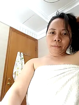 Snapshot of doggiepossession chatting on 03.13.25 doggiepossession online show from 03.13.25