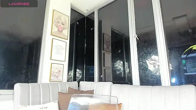 Snapshot of Megan_Lim chatting on 02.14.25 Megan Lim online show from 02.14.25