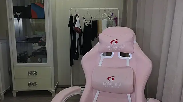 Snapshot of littlevildevil chatting on 01.18.25 littlevildevil online show from 01.18.25