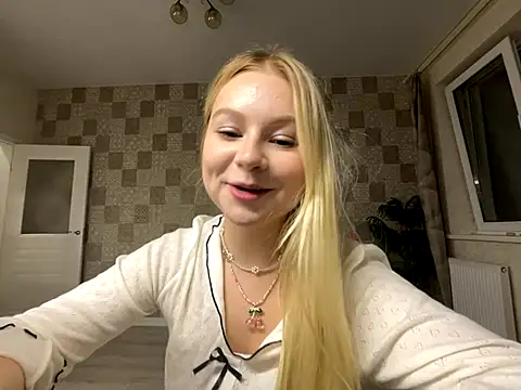 Snapshot of baby_lianaa chatting on 10.09.25 baby lianaa online show from 10.09.25