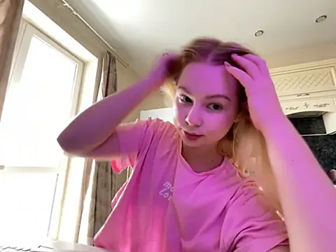 Snapshot of baby_lianaa chatting on 10.13.25 baby lianaa online show from 10.13.25
