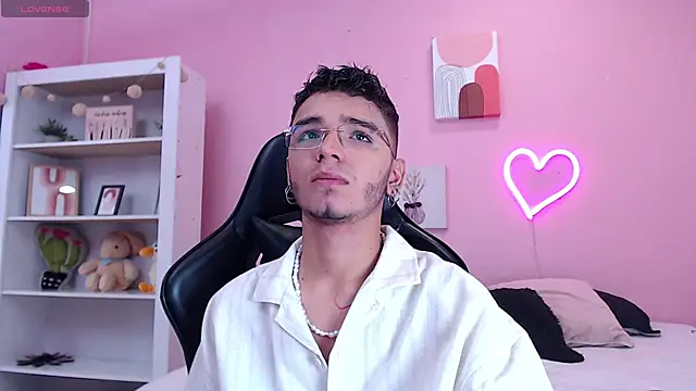 Ian Castillo  online show from 01.17.25